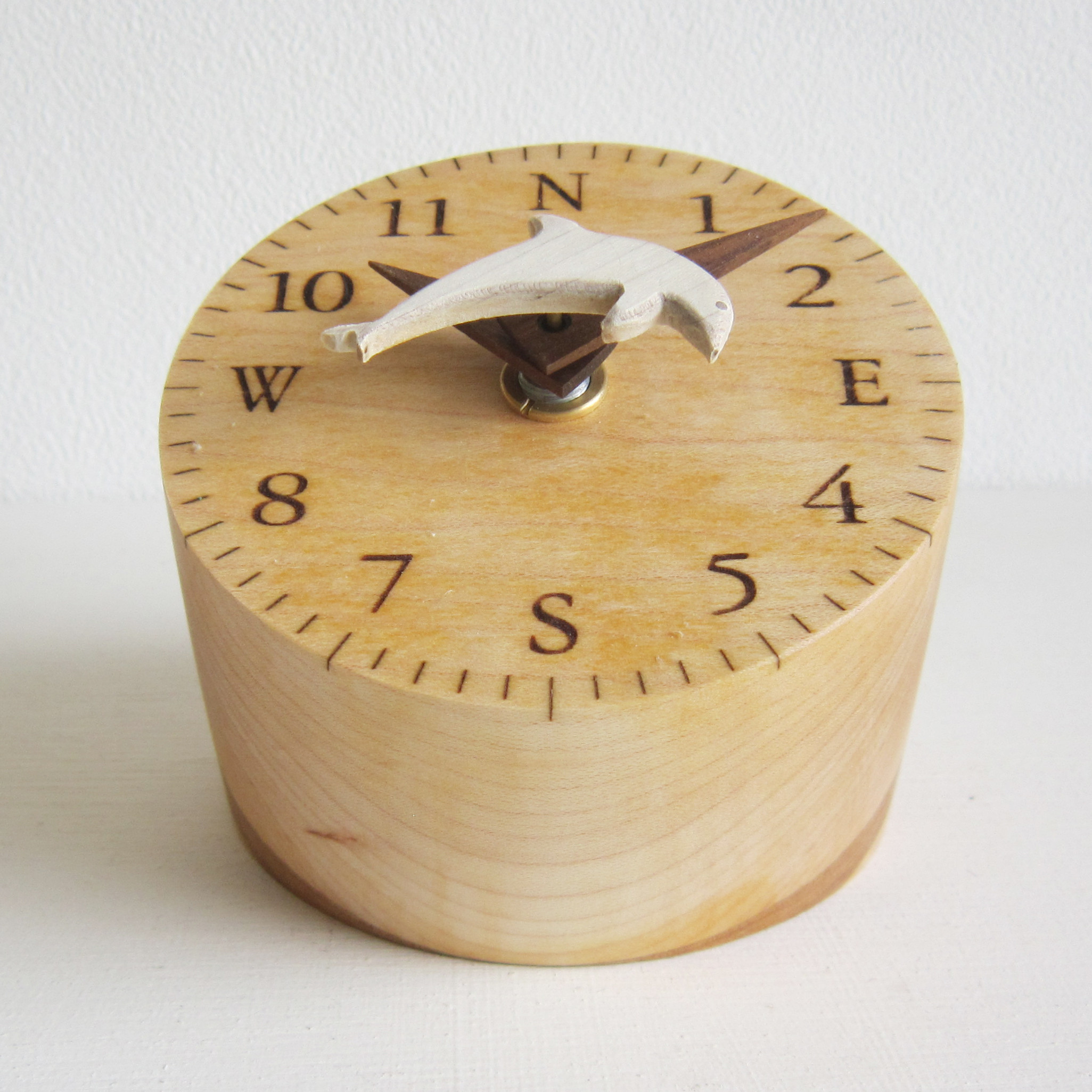 ドルフィンの羅針盤卓上時計