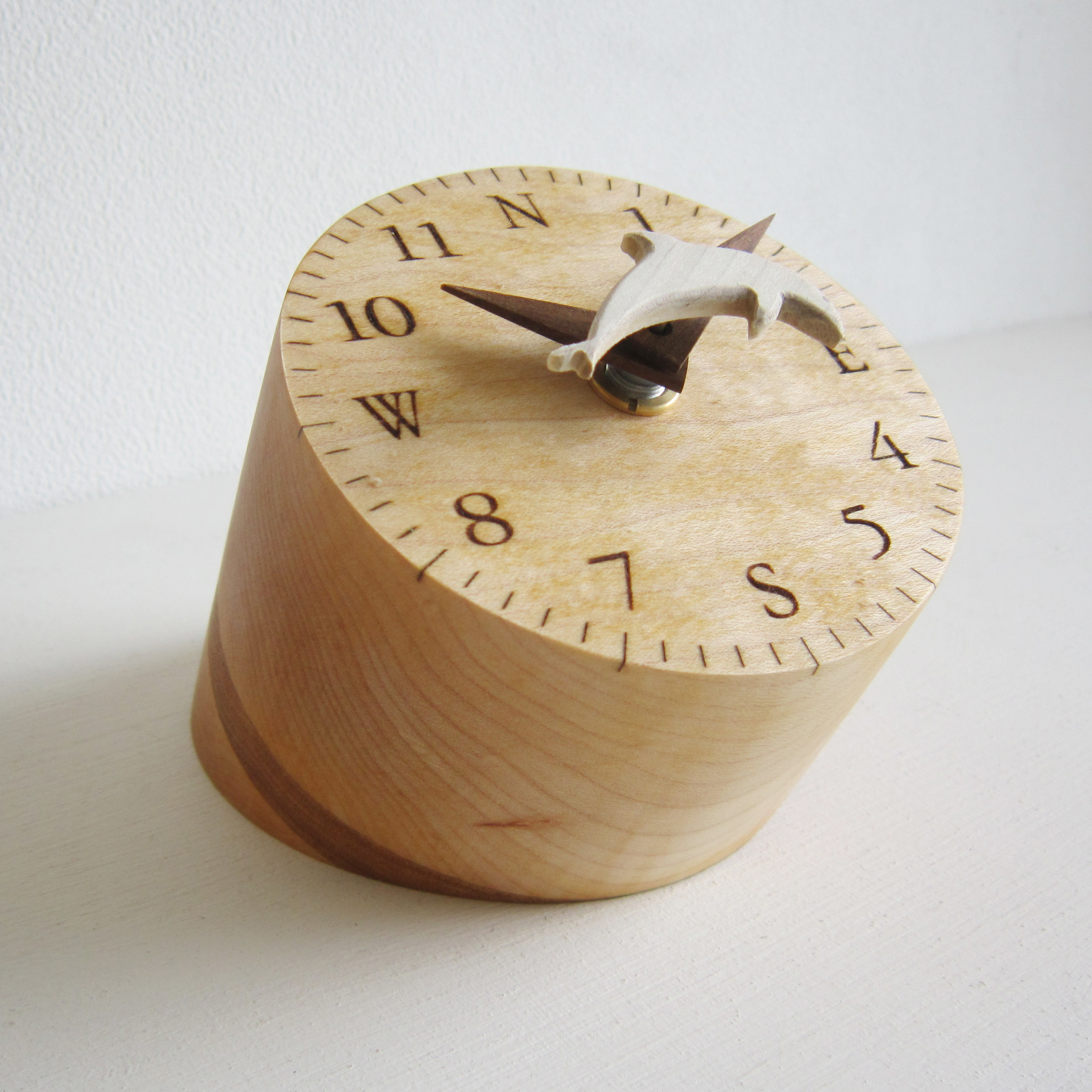 ドルフィンの羅針盤卓上時計