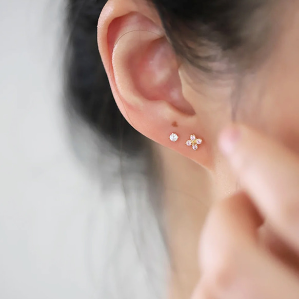 ピアス　人気　18K　桜　桜色 　さくら色　さくら　ピンク　ピンクストーン　小さい　シンプル　オフィス　ピアス 2枚目の画像