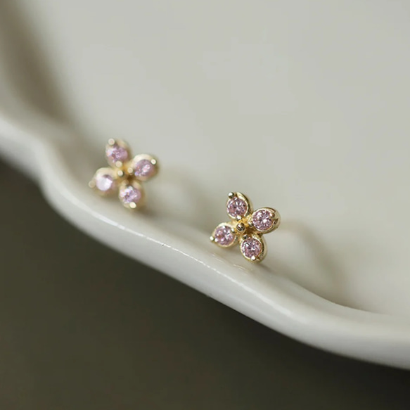 ピアス　人気　18K　桜　桜色 　さくら色　さくら　ピンク　ピンクストーン　小さい　シンプル　オフィス　ピアス 4枚目の画像