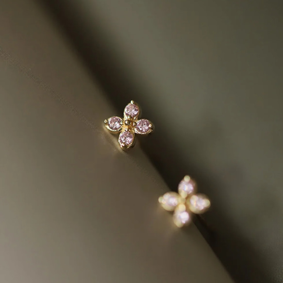 ピアス　人気　18K　桜　桜色 　さくら色　さくら　ピンク　ピンクストーン　小さい　シンプル　オフィス　ピアス 5枚目の画像