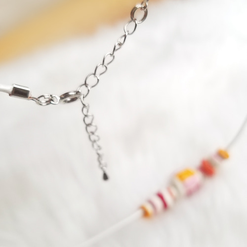 カラフル♪犬用ネックレス♥陶製ビーズ（暖色）♥パールホワイト革紐
