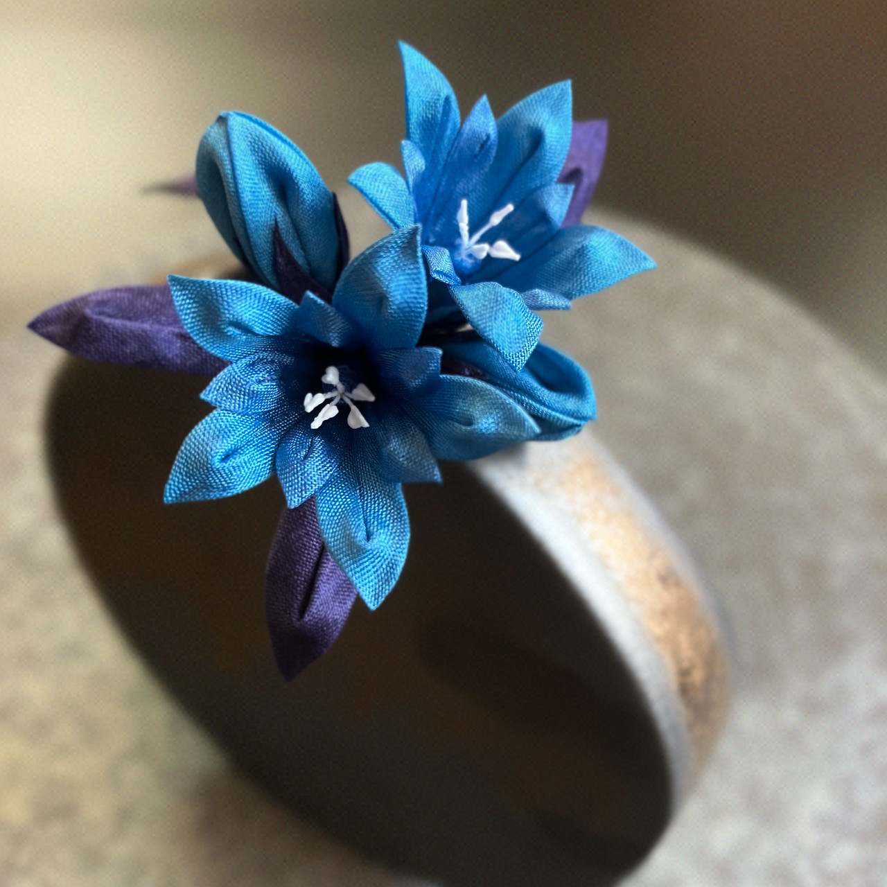 【竜胆/リンドウ 〜 藍 〜】つまみ細工　髪飾り　かんざし　浴衣　結婚式　七五三　卒業式　成人式　袴