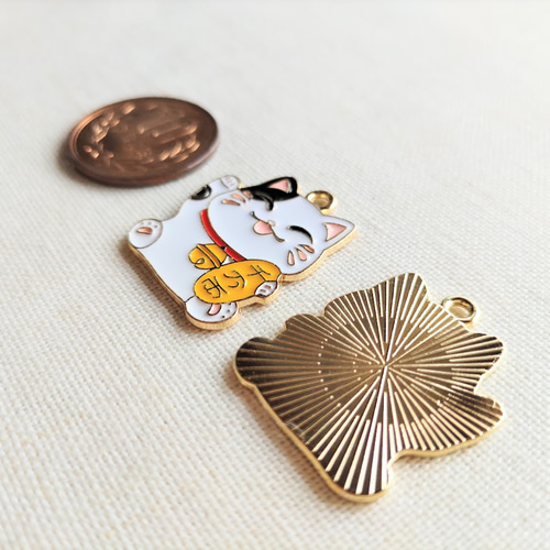 27×22mm 招き猫のチャーム 千万両 4個 B422 チャーム petit-bonheur