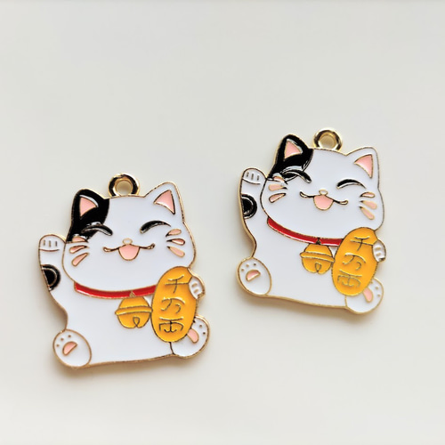 27×22mm 招き猫のチャーム 千万両 4個 B422 チャーム petit-bonheur