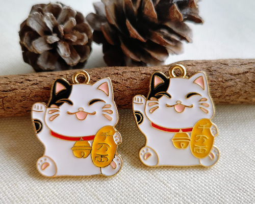 27×22mm 招き猫のチャーム 千万両 4個 B422 チャーム petit-bonheur