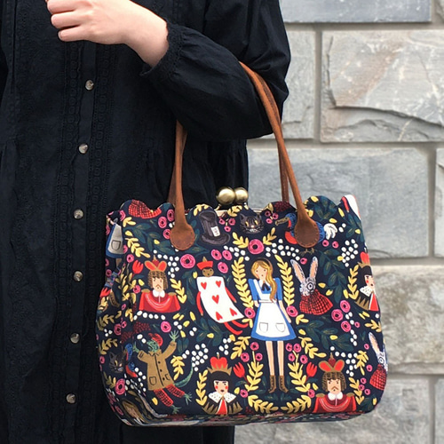 ★アリス③★ マチ&ファスナー付ハンドメイドトートバッグ E306 ☆アリス様専用③☆ マチ&ファスナー付ハンドメイドトートバッグ E306