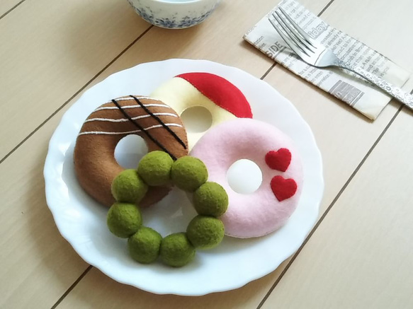〖白い桜〗フェルトドーナツ ハンドメイド おままごと フェルト】ドーナツ/手作りおもちゃ/おままごと/ハンドメイド