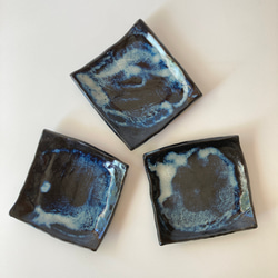 タタラ造り　濃い青の角皿　三枚セット 10枚目の画像