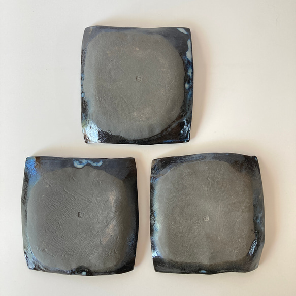タタラ造り　濃い青の角皿　三枚セット 9枚目の画像