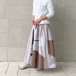 デザイナーズテキスタイルのギャザースカート　ブラウンパネル 2枚目の画像