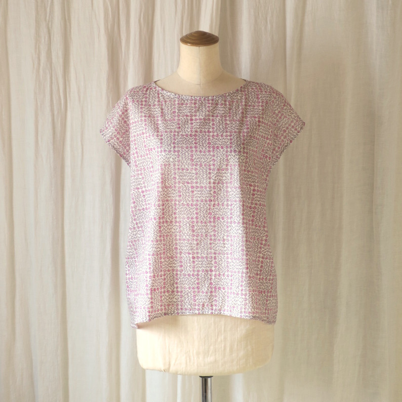 リバティのフレンチスリーブブラウス（スリーピング・ローズ）