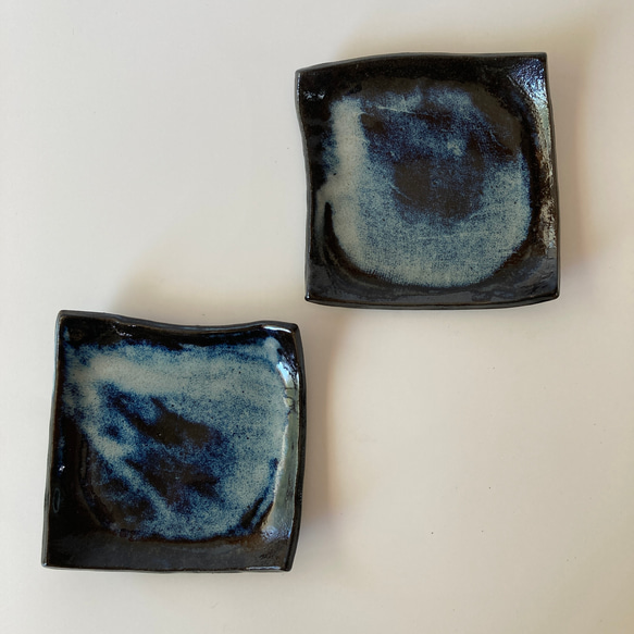 タタラ造り　濃い青の角皿　二枚セット 1枚目の画像