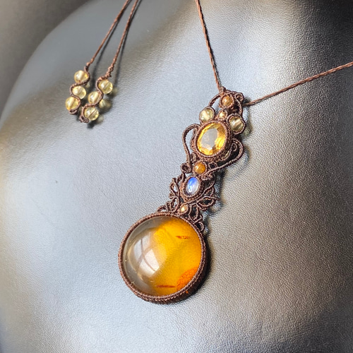 アンバー×トパーズ×レインボームーンストーンのマクラメネックレス