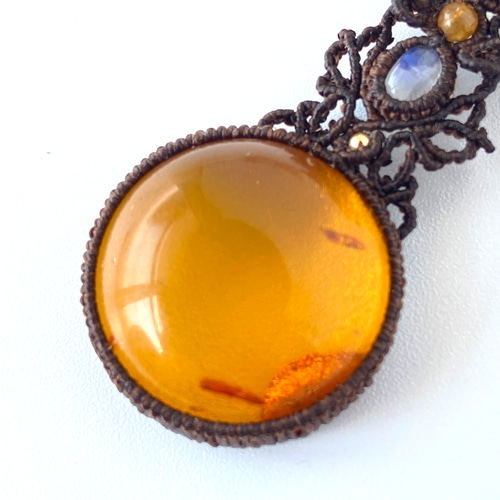 アンバー×トパーズ×レインボームーンストーンのマクラメネックレス