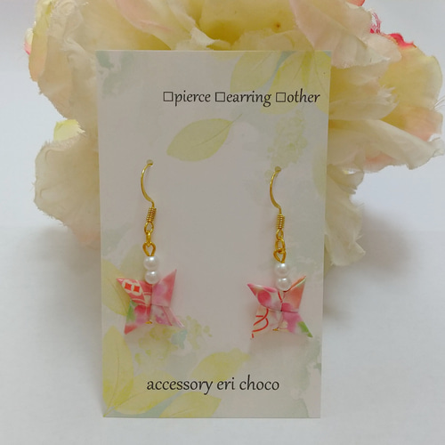 小ぶりな手裏剣パールピアス(イヤリング)☆pink和柄 ピアス（フック  