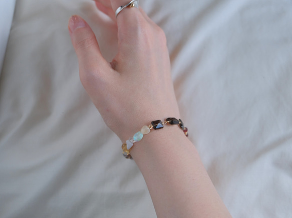 Opal bracelet：天然石オパールブレスレット 淡水グレーパール×スモーキークォーツ×ガーネット 8枚目の画像