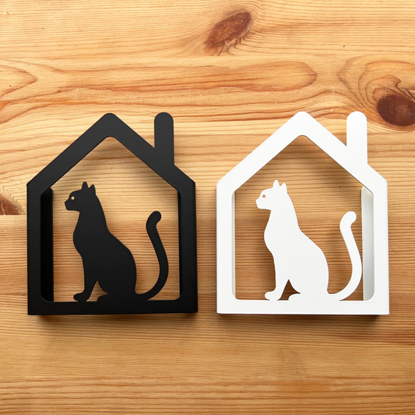 " ねこが家にいます。" 立体プレート 全3種類 白猫 黒猫 ステンレスヘアライン 猫絵柄 ねこ ネコ 表札 看板 2枚目の画像