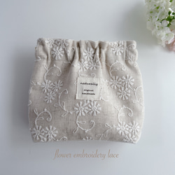 cotton linen お花柄♡ キナリ系　三角マチのバネ口ポーチ12cmバネ 1枚目の画像