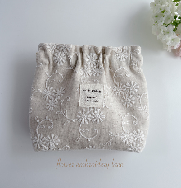 cotton linen お花柄♡ キナリ系　三角マチのバネ口ポーチ12cmバネ 1枚目の画像