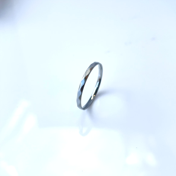『しっとり想いを紡ぐペアリング』ケース付き ダイヤカット ペアリング シルクマット 指輪 ステンレス 〔2本ペア価格〕 7枚目の画像