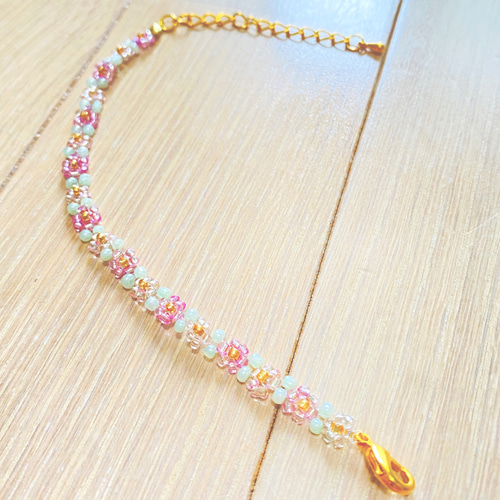 ピンクの花のビーズブレスレット ブレスレット すもも 通販