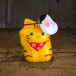 お面をつけれる招き猫(茶トラ) 招き猫 シマハリコ 通販 16438399