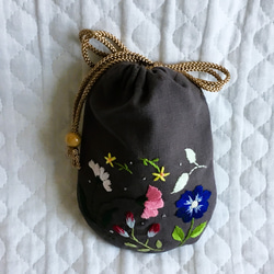 花刺繍のミニ巾着・チャコール 1枚目の画像