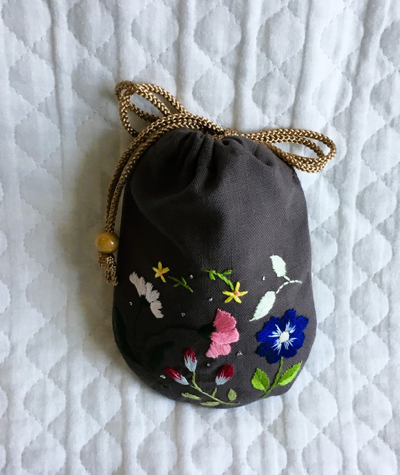 花刺繍のミニ巾着・チャコール 1枚目の画像