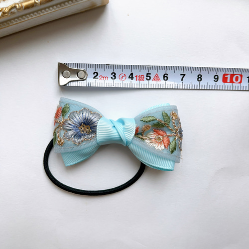 再販】キラキラ夏リボン♡在庫1点 インド刺繍 花柄 水色 リボン