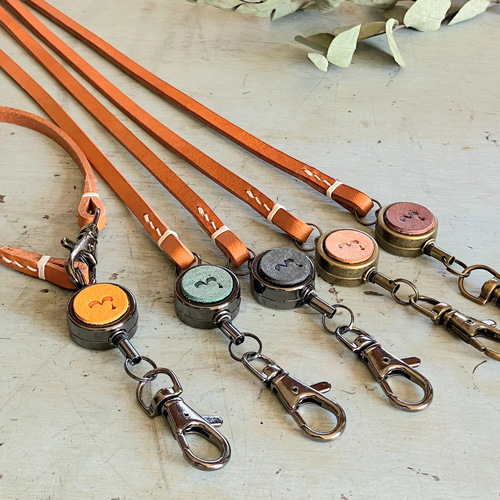 トートバッグ•ポーチ•リールキーホルダー•ハンドメイド 革のリール付ストラップ】ギフト・手縫い・キーリール/リール