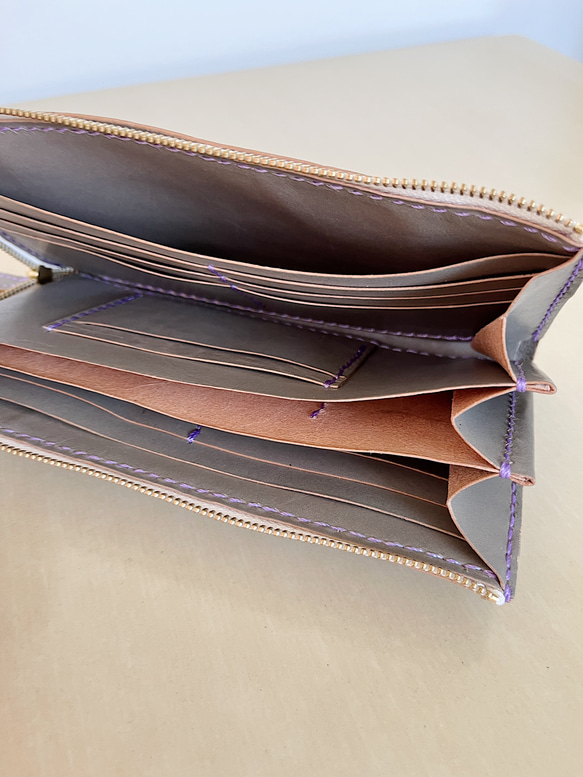 革のL字ファスナー長財布　大容量　スムースレザー　ツルッとした革　グレー　通帳も入る財布 7枚目の画像