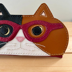 猫好きが作った本牛革メガネケース　秋の新色！赤ワイン色メガネをかけた三毛猫　送料無料　手縫い 5枚目の画像