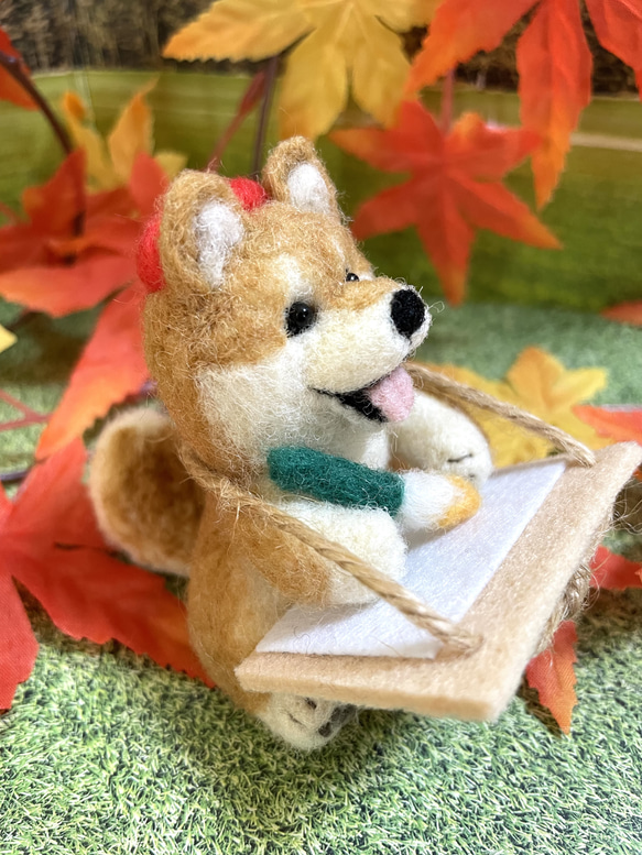芸術の秋お絵描きに夢中な柴犬ちゃん羊毛フェルト 3枚目の画像