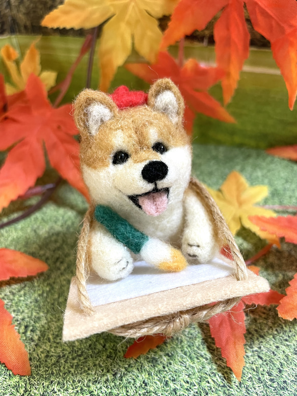 芸術の秋お絵描きに夢中な柴犬ちゃん羊毛フェルト 2枚目の画像