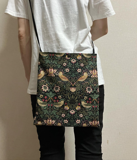 残り少し❤️William Morris ❤️毎日のお出かけに❤️オシャレ好き　さんのサコッシュ❤︎ショルダーバッグ 3枚目の画像