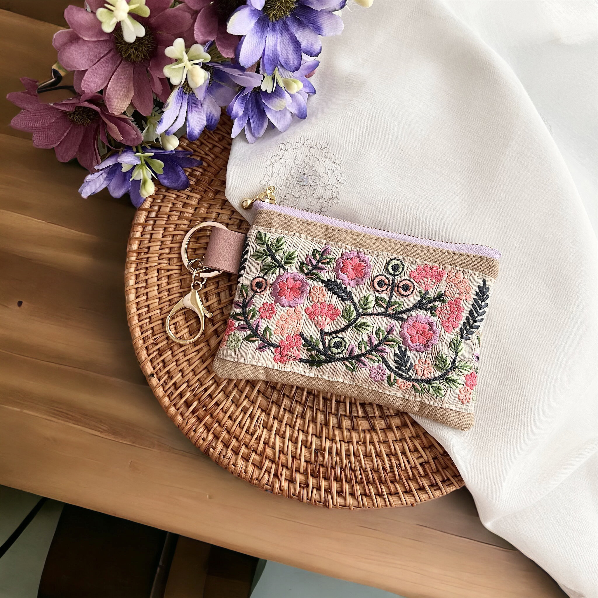 ラスト1点】ネオンカラーのフラワーガーデン◇インド刺繍×帆布