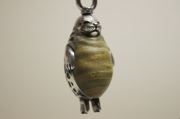 金木工房 カメレオン の 置き物 キーホルダー パロサント アザラシ パロサント（木材）ピューター（金属）キーホルダーやバッグ