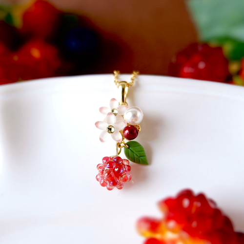 【お値下げ♡】千日紅とパール♡ピアス★イヤリング★センニチコウ ☆［CO ONICO．］紅白梅の耳飾り 限定配色（ピアス）|コ オニコ