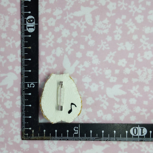 ポメラニアンの刺繍ブローチ ブローチ haniho 通販 16440266｜Creema