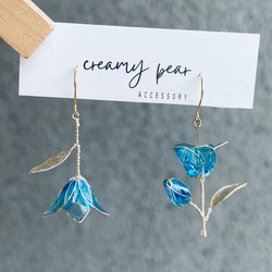 KITTO|【水星】水のような輝き ブルークリスタル ワイヤーアート ピアス 青く透き通る竜胆(りんどう) コバルトブルー 青 ディップアート