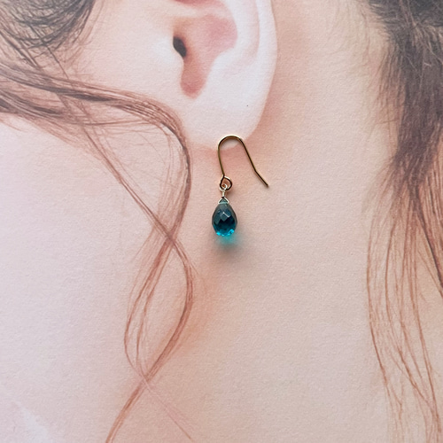 ピーコックブルークォーツの【チャーム】【ピアス】【イヤリング