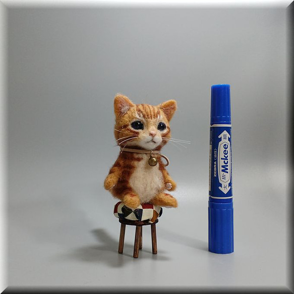 羊毛フェルト　猫　お座り茶トラ猫ちゃん　チャトラ　ねこ　ネコ　猫フィギュア 1枚目の画像