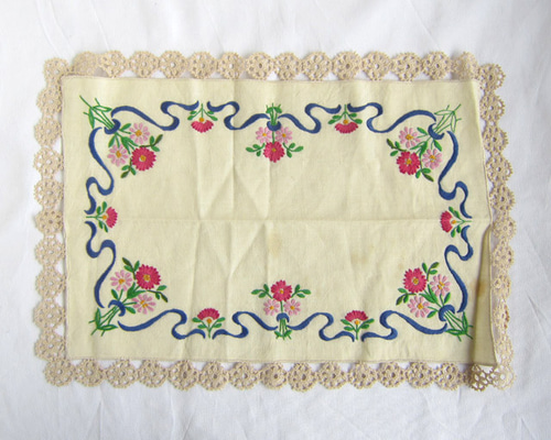 テーブルクロス　刺繍　レース　ヴィンテージ　総手作り　ハンドメイド フランスヴィンテージ 刺繍 センターテーブルクロス レース 49