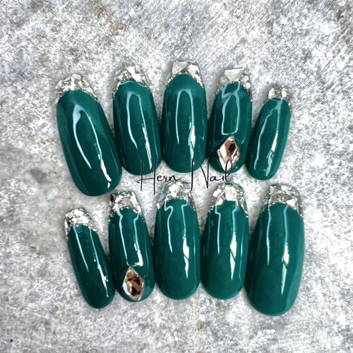 チップ種類、カラー変更可能》ダークグリーンガラスフレンチネイル