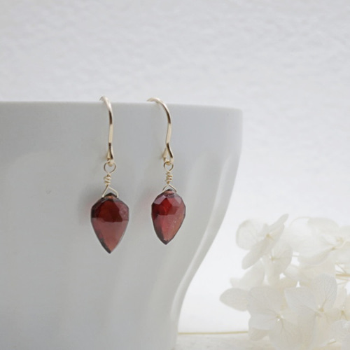 14kgfモザンビークガーネットのひと粒雫チャーム