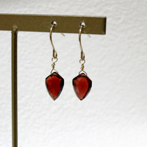 14kgfモザンビークガーネットのひと粒雫チャーム