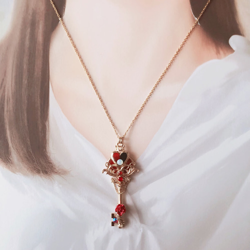 割引価格 再販2】不思議の国のアリス☆女王の鍵ネックレス ネックレス アクセサリー・ヘアアクセサリー