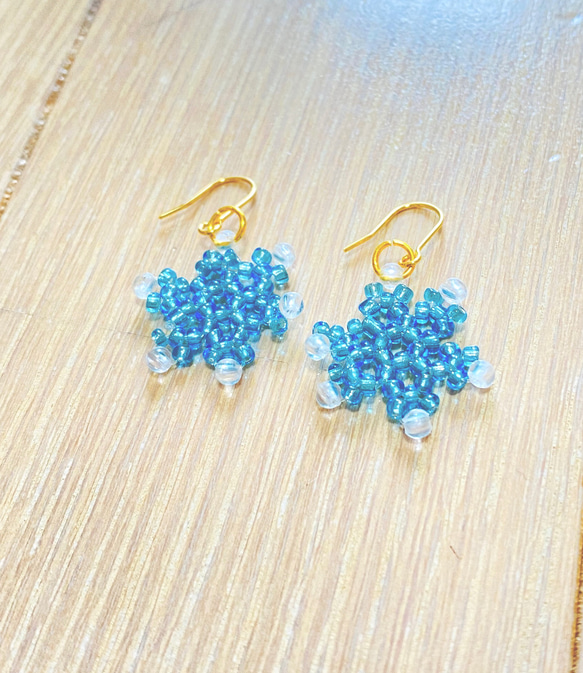 雪の結晶ビーズピアス ピアス（フック・チェーン） すもも 通販