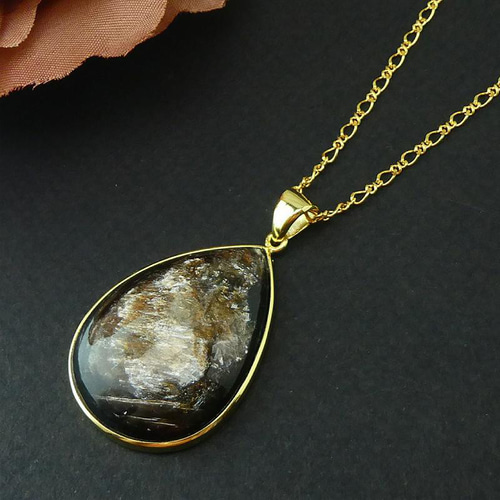 天然石ペンダント「ブラック・レピドライト -1.」18kgp枠 光る石 黒い  